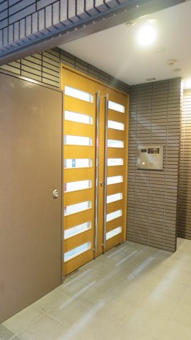 メゾンキコー靭本町のエントランス