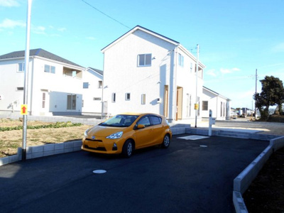 【外観】 | 新築　加須市　鴻茎　全8棟　8号棟　127坪 | 外観です。・加須駅バス便・駐車場5台以上可車種によります・南西向き・4SLDKとｲﾝﾅｰﾊﾞﾙｺﾆｰ・鴻茎小・さらに価格変更です。