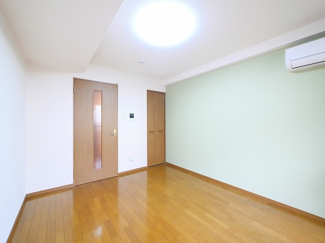 メルベーユ生駒の洋室