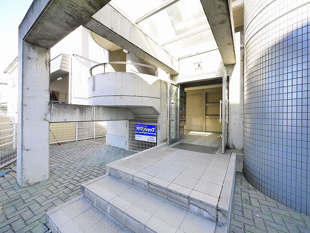 くろーば九条のエントランス|毎日通るエントランスはこのようになっています