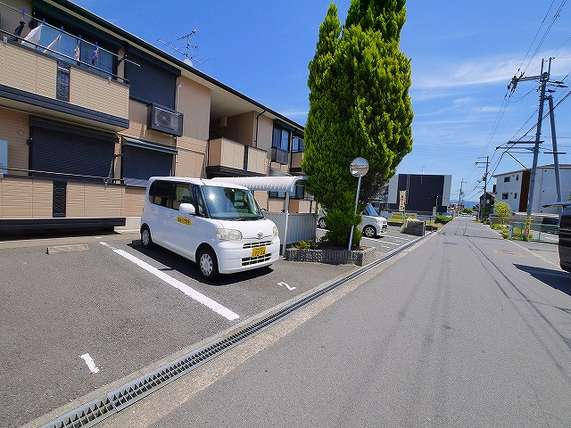 クラスターコートの駐車場