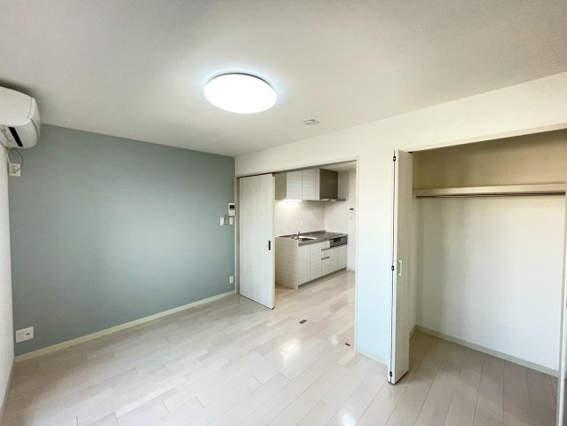 ロータス長瀬の洋室