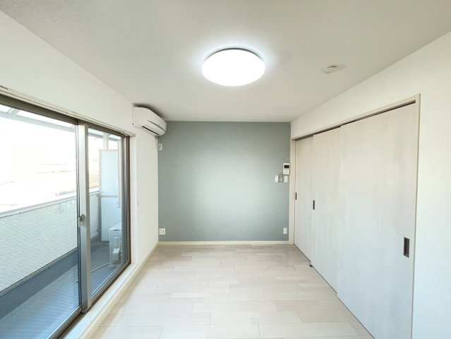 ロータス長瀬の洋室