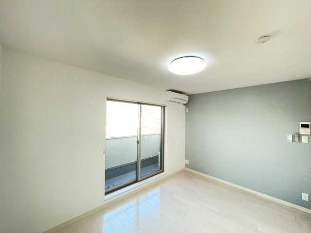 ロータス長瀬の洋室