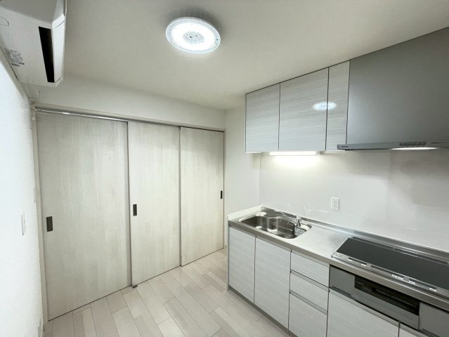 ロータス長瀬の洋室