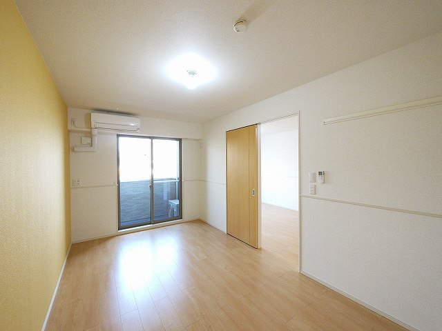 セレーノの居間・リビング|こちらの居間で趣味の時間をお楽しみください