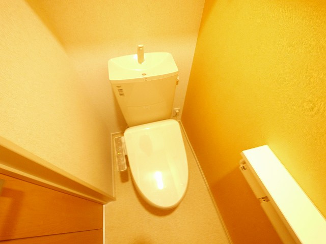 セレーノ（荒蒔町）のトイレ|落ち着いた色調のトイレです