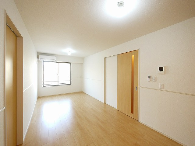 セレーノ（荒蒔町）の内装|きれいな洋室です