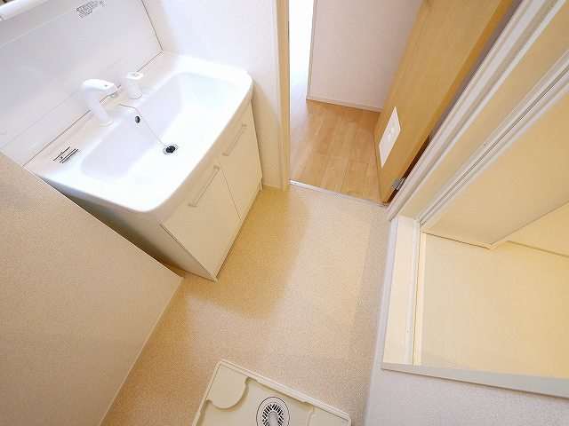 セレーノの独立洗面台|独立洗面台、小物を置くことができて便利です