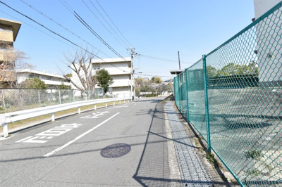 【周辺】 | 【ペット飼育可・リフォーム済み】パシフィック南千里 | 周辺道路です。