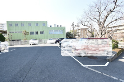 【駐車場】 | 【ペット飼育可・リフォーム済み】パシフィック南千里 | 駐車場があるので、車を買う予定の方も安心です