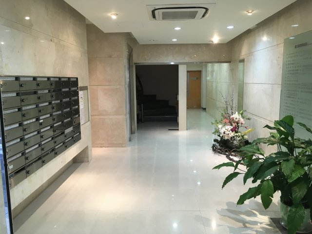 第一白川ビルのエントランス