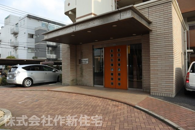 スターロワイヤル幕張　花見川区幕張町５丁目のエントランス