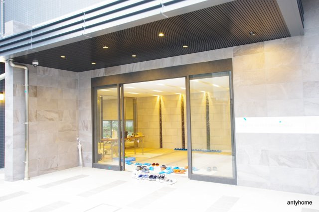 レジュールアッシュOSAKA新深江　仲介手数料無料のエントランス