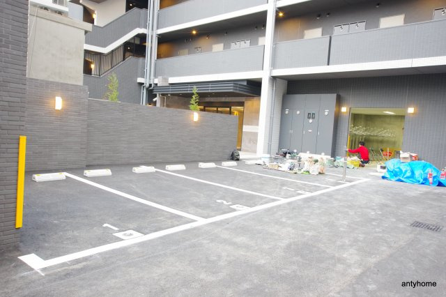 レジュールアッシュOSAKA新深江　仲介手数料無料の駐車場