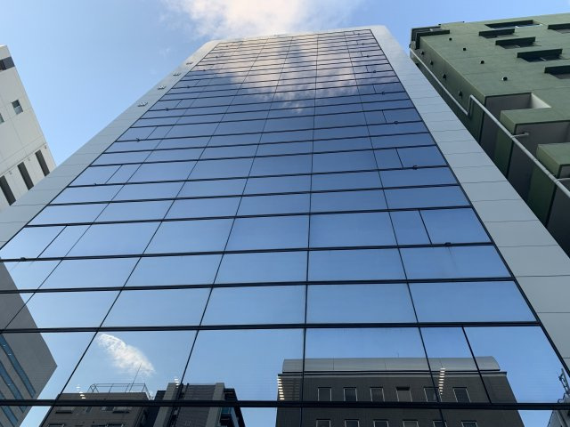 雷電ビルの外観