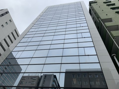 雷電ビルの外観