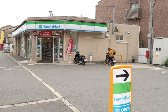 ルシアＳ＆Ｔの周辺|近くのコンビニエンスストア