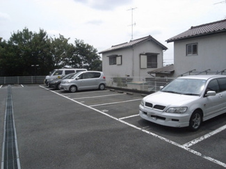 【駐車場】 | いつでも目の届く敷地内に駐車場があります♪荷物がかさばりがちなお買物にも、敷地内駐車場があると便利ですよね☆