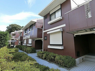 【外観】 | 保育園・小学校・中学校が近くてお子様のいるファミリーさんにおすすめ☆「生田」駅にアクセス可能な最寄りバス停より徒歩1分！便利な立地の2階建てアパートです♪