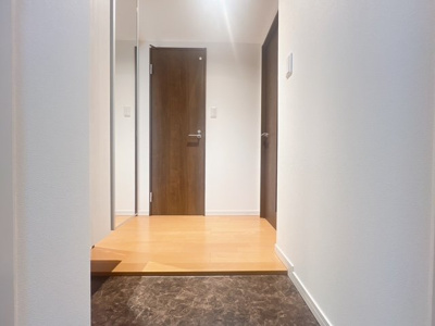 【玄関】 | ウェルスクエアイズム三軒茶屋SOUTH