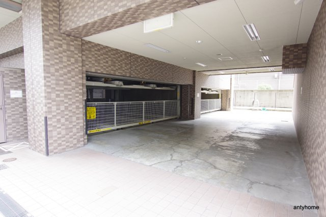 リーガル西梅田　仲介手数料無料の駐車場