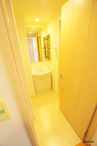 アドバンス新大阪シティライフ　仲介手数料無料の洗面所