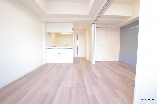 プレサンス新大阪ジェイズ　仲介手数料無料の洋室