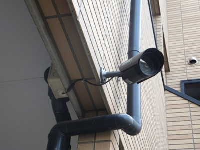 【その他共用部分】 | チョコレートヒルズ | 共用部分にある防犯カメラです！夜遅くに帰宅する時も、お出かけ時でも安心ですね♪