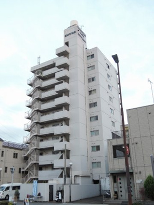 【外観】 | ライオンズマンション川崎第5 | 5階部分・東南向きにつき日当たり・通風良好です
キッチンのすぐそばに便利な食品庫、コンセント完備。