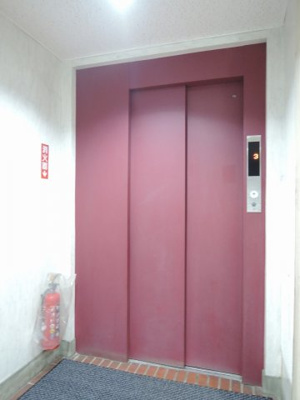 【その他共用部分】 | ライオンズマンション川崎第5 | お買い物時やベビーカーの出し入れに便利なエレベーター付。