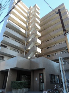 【外観】 | 約10ｍのワイドスパンバルコニー。3部屋から出られて家事動線良好です
住まいの独立性を高める玄関ポーチ付♪