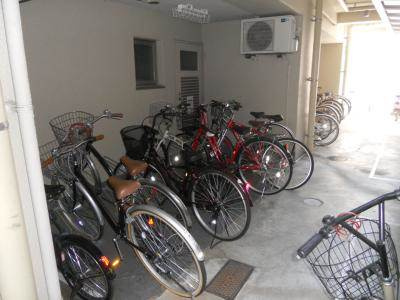 グラート堀川の駐車場|駐輪場