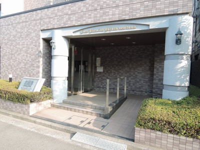 【エントランス】 | ライオンズマンション港北ニュータウン | 市営地下鉄ブルーライン・グリーンライン「センター北」駅徒歩14分
グリーンライン「北山田」駅徒歩12分。