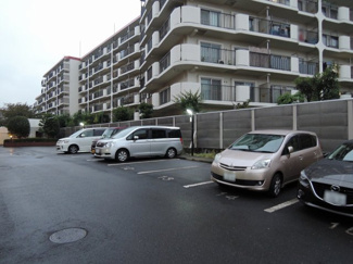【駐車場】 | 平置き駐車場。