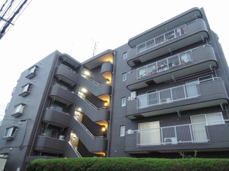 【外観】 | 4階南向き・二面バルコニーにつき陽当たり・通風良好です
LDKと一体感のある使いやすいシステムキッチン採用♪
