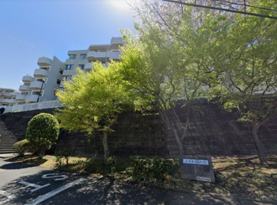 【外観】 | 東寺尾ヒルズ85 L棟 | 5階最上階・南向きにつき日当り良好。上階からの生活音が無く戸建感覚を味わえます
匂いが居室につきにくい独立キッチン採用。
