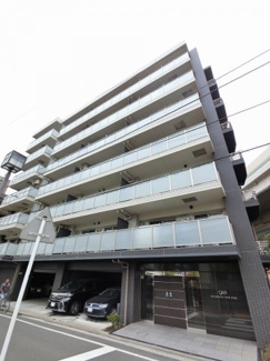 【外観】 | 6階部分・三方角部屋につき採光・通風良好です
住まいの独立性を高める玄関ポーチ付♪