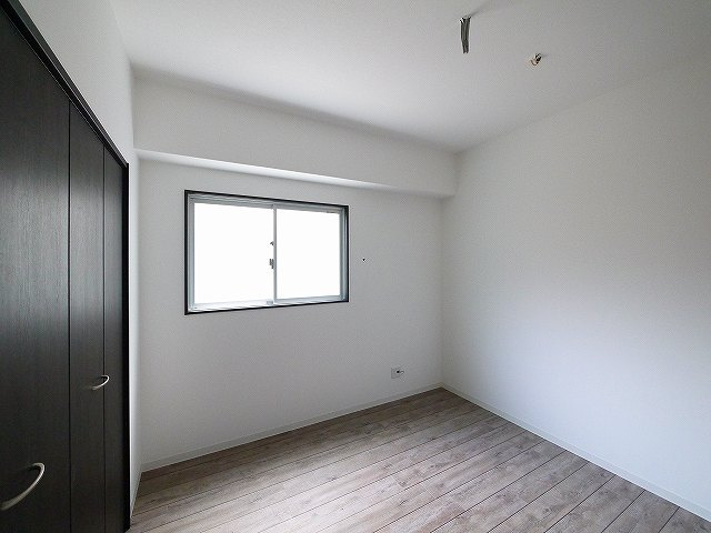 グリュックメゾン西大寺の洋室|ゆったりした洋室です