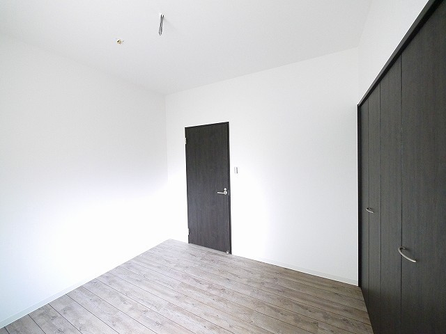 グリュックメゾン西大寺の洋室|落ち着いた色調の洋室です