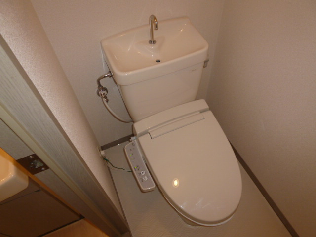 コーポジュネスＢのトイレ|シャワー付きトイレ