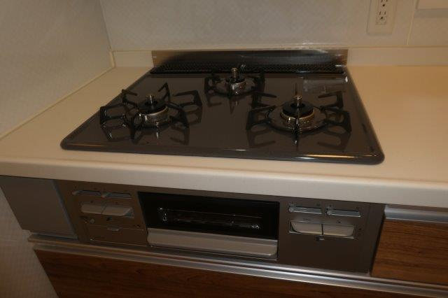 瀬戸内ハウジングⅡのキッチン|３口ガスコンロ