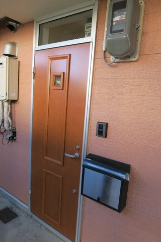 【玄関】 | レ・セーナⅠ | 玄関はおしゃれなレンガのタイル張り※家電はイメージです。