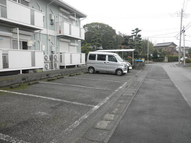 ハイライズカメリヤの駐車場
