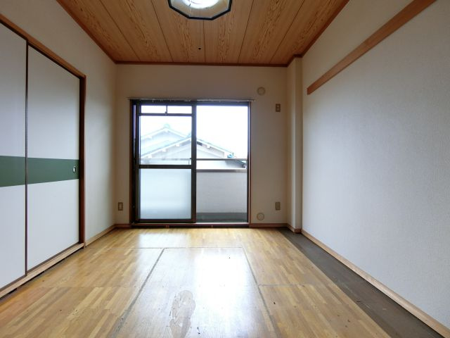 リバーサイドマンションの寝室