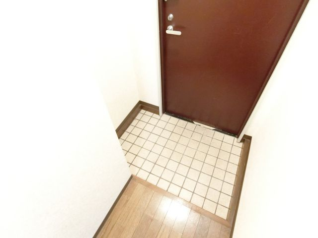 リバーサイドマンションの玄関