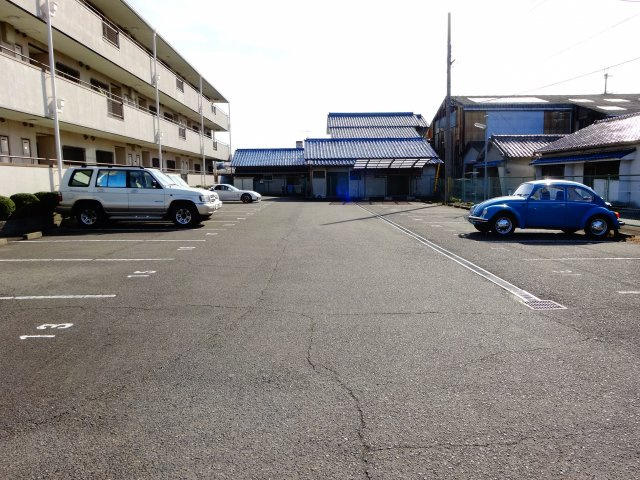 リバーサイドマンションの駐車場