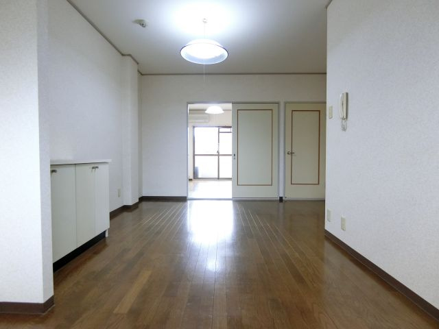 リバーサイドマンションの居間・リビング