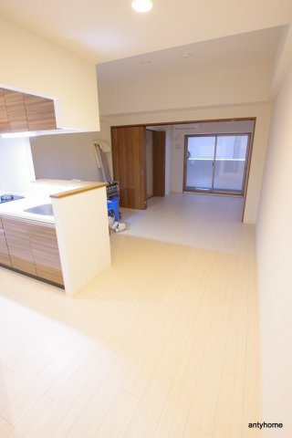 フォーリアライズ本町レクス　仲介手数料無料の居間・リビング