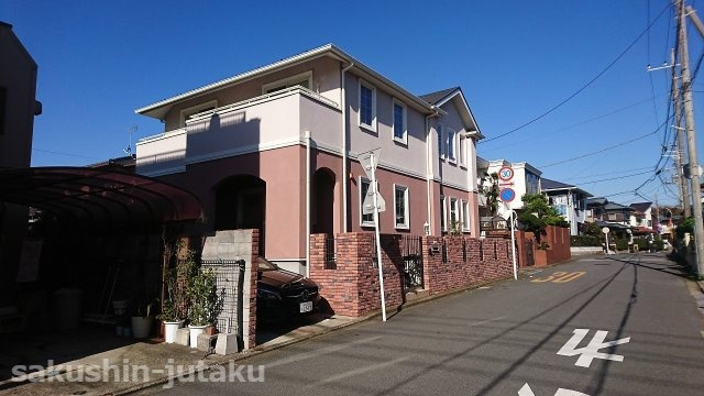 八千代市大和田新田　中古戸建　東急ホームの輸入住宅の前面道路含む現地写真